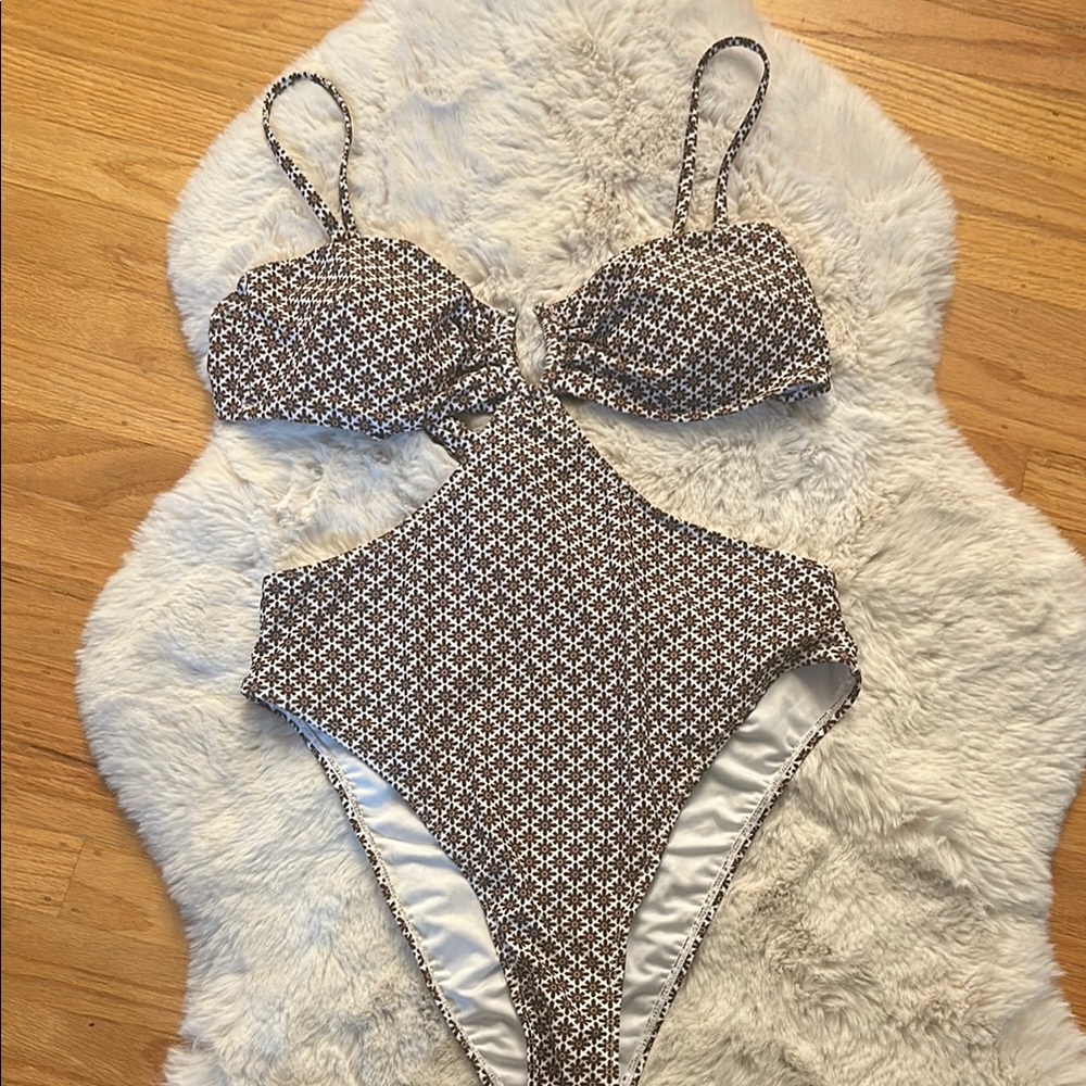 🆕 Cupshe Women’s Stylish Brown and White One-Piece Swimsuit - NWOT
